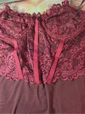 Lace-Trim Burgundy Women’s Chemise